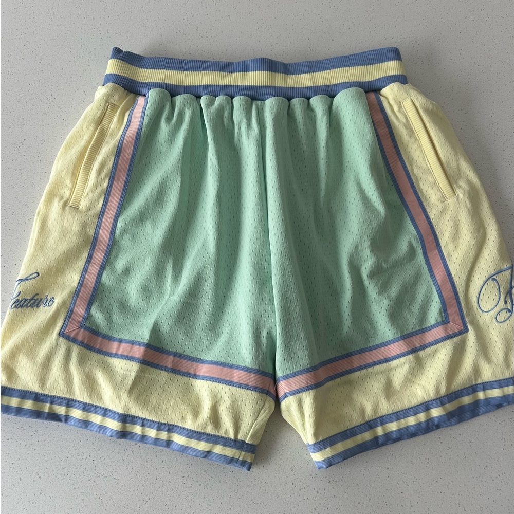 MITCHELL & NESS FEATURE X MITCHELL & NESS BASKETBALL SHORTS GREEN XL $150 - Picture 5 of 13